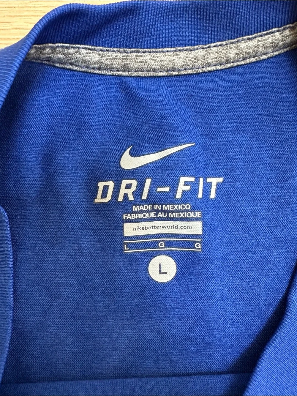 NIKE - MEN'S SHORT SLEEVE TOP - SIZE LARGE